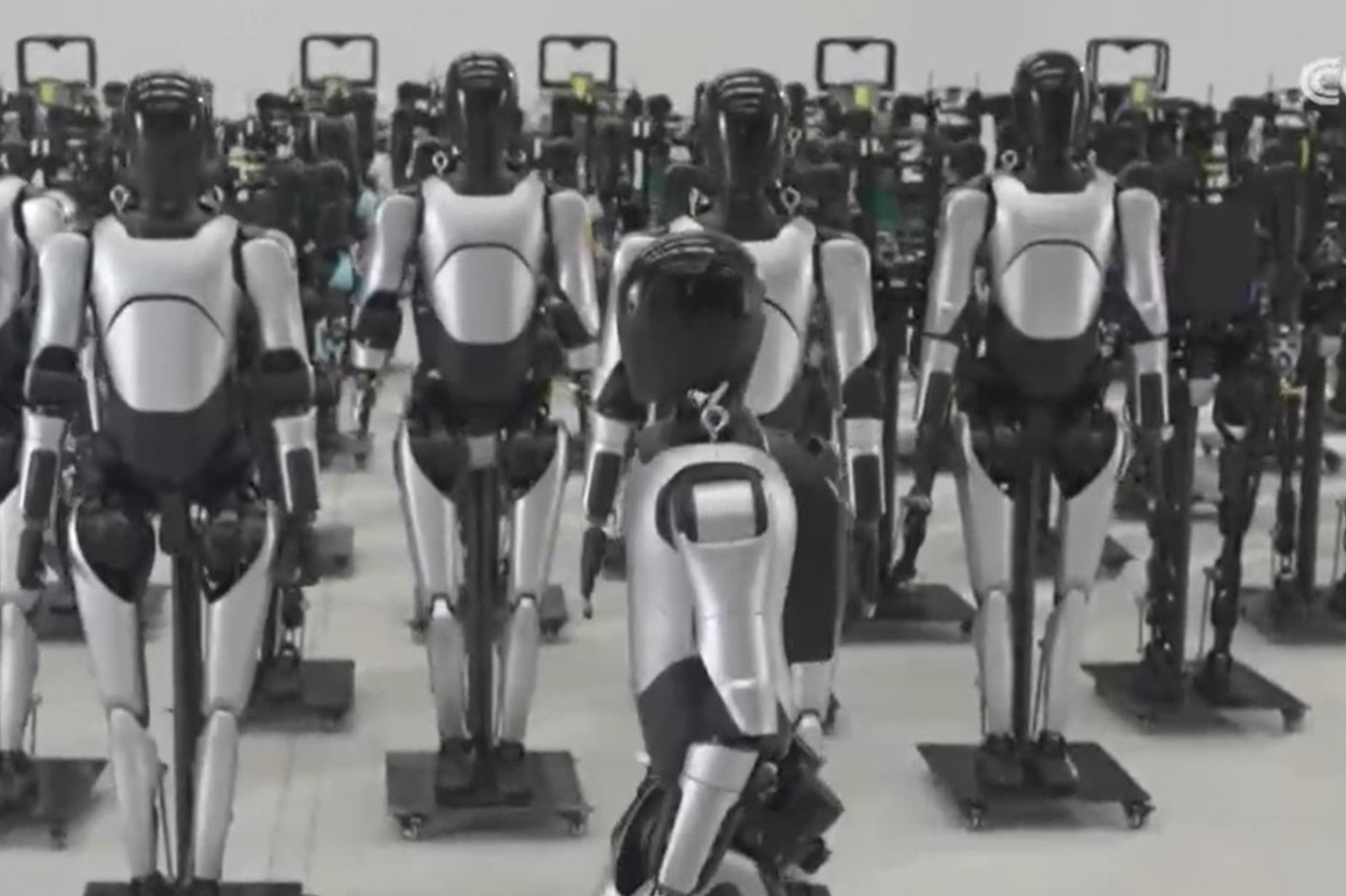 央视报道！揭秘米兰官网机器人量产超级工厂